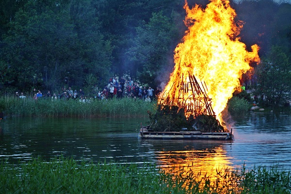 A bonfire is lit up at seaside during a celebration of the Midsummer Day in Helsinki, Finland, on June 23, 2017. Photo Xinhua.