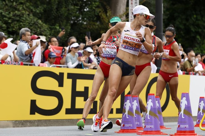 Maria Perez (front) of Spain in action during the women's 20km race walk final, Sept. 20, 2025. Photo: Xinhua by Wang Lili.