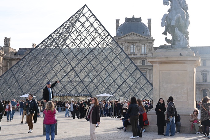 Audit body faults Louvre for neglecting security upgrades
