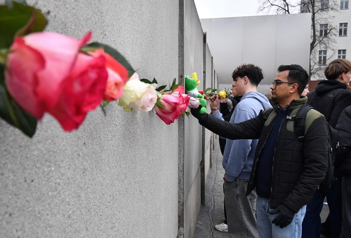 Berlin commemorates 36th year of fall of Berlin Wall