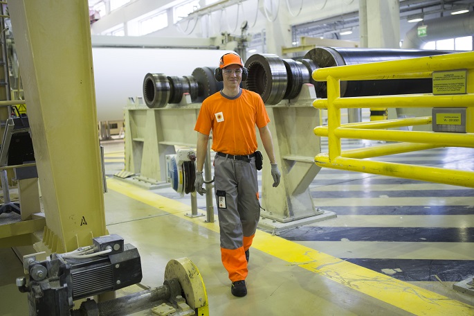 Finnish industry orders rise, output slips in September