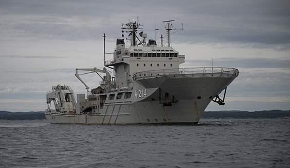 Swedish submarine rescue ship HMS Belos arrives in Turku