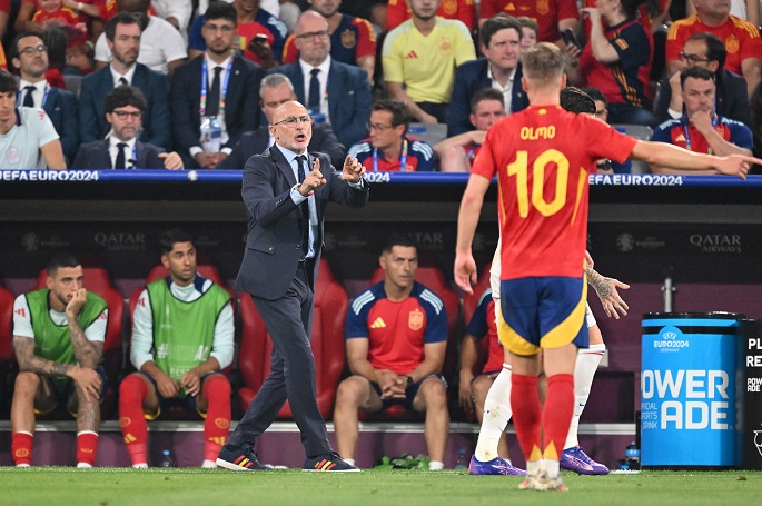 Spain coach Fuente apologizes for post-game behaviour
