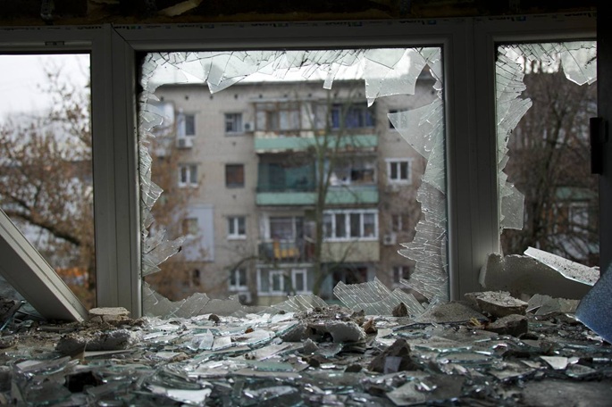 Russian airstrikes kill 3 in Ukraine