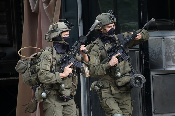 Israeli troops kill Palestinian girl in Gaza, man in West Bank