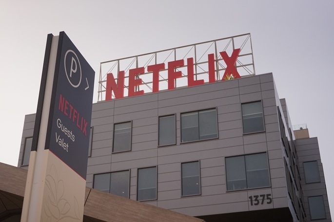 Netflix shifts to all-cash offer for Warner Bros