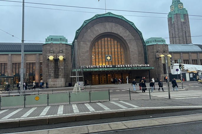 Man comes under violent attack in Helsinki centre, suspect held