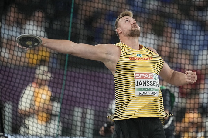 2 Germans, a French athlete sanctioned by AIU over betting rules