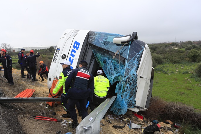 8 killed in bus crash in southern Turkey
