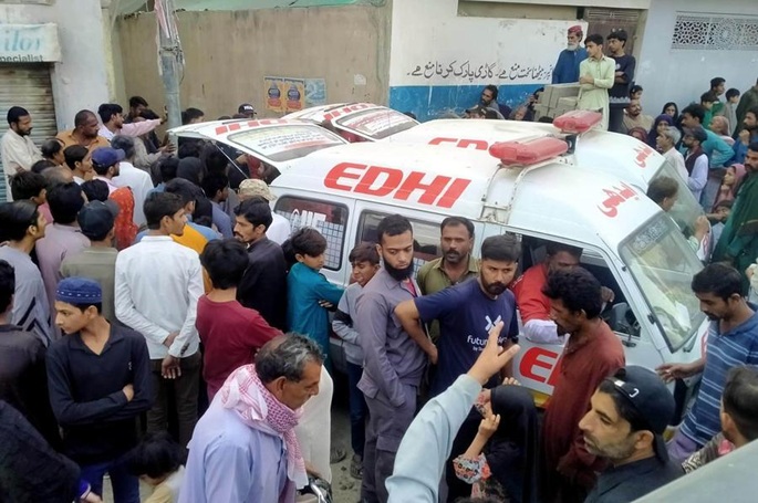 16 killed in Pakistan's Karachi building explosion