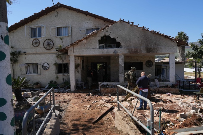 Israeli security personnel operate at a house affected during attacks in Moshav Kfar Yuval in northern Israel, near the border with southern Lebanon, on March 3, 2026. Photo: Ayal Margolin/JINI via Xinhua.