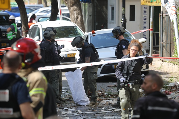Israeli security forces and first responders work at the site of an Iranian strike in Tel Aviv, Israel, March 6, 2026. Photo: Gideon Markowicz/JINI via Xinhua.