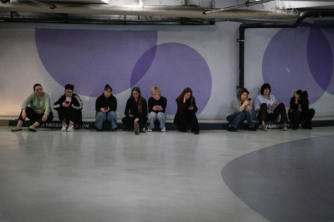 People stay in an underground bomb shelter as sirens warn of incoming ballistic missiles in Tel Aviv, Israel, March 10, 2026. Photo: Xinhua by Chen Junqing.