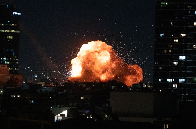 This photo taken on Feb. 28, 2026 shows an explosion during missile strikes by Iran in downtown Tel Aviv, Israel. Photo: Xinhua by Chen Junqing.