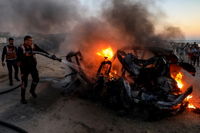 6 Palestinians killed in Israeli airstrike targeting security checkpoint in Gaza