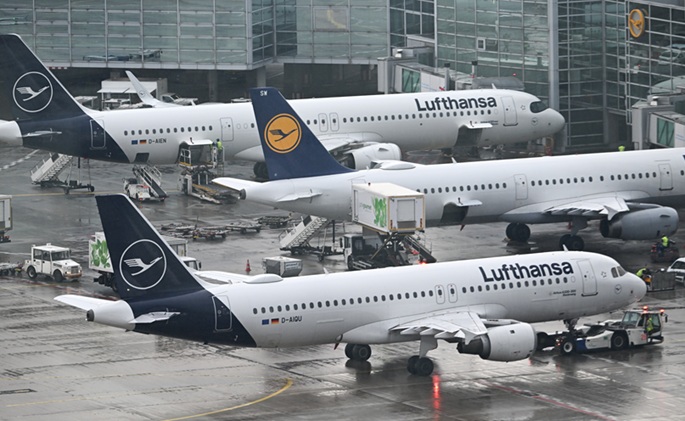 Lufthansa cancels 20,000 short-haul flights as kerosene prices double