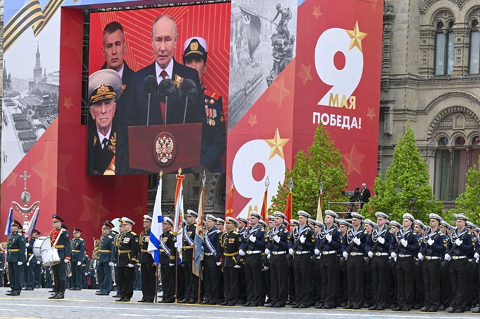Putin says ready to meet Zelensky only to sign final peace deal