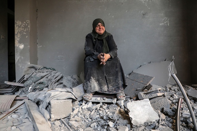 Israeli strikes kill 4 in Lebanon, 3 in Gaza