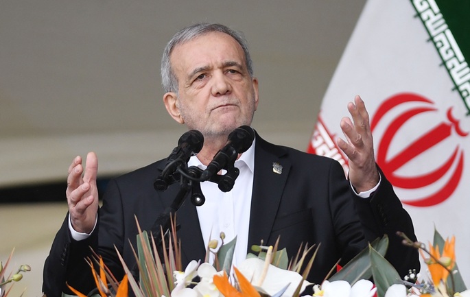 This file photo shows Iranian President Masoud Pezeshkian delivering a speech in Tehran, Iran, Feb. 11, 2026. Photo: Xinhua/Shadati.