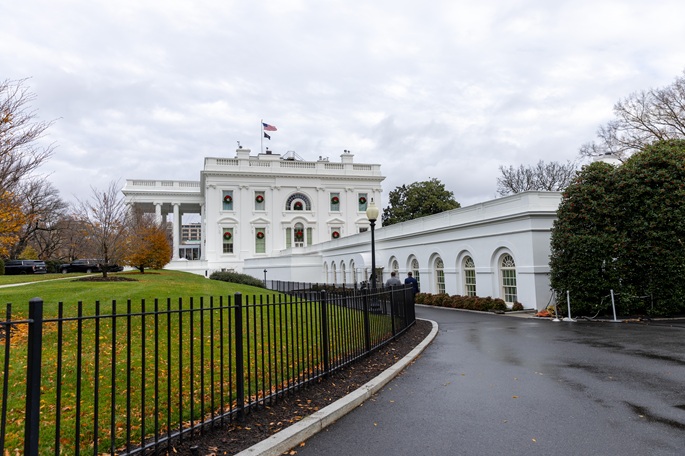 2 shot in encounter with Secret Service near White House
