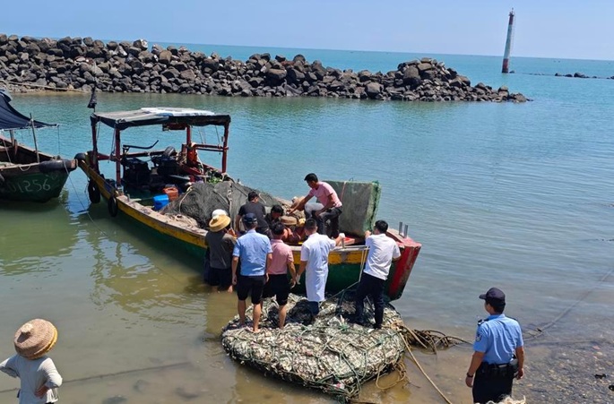 Miracle man drifts in sea for 7 days