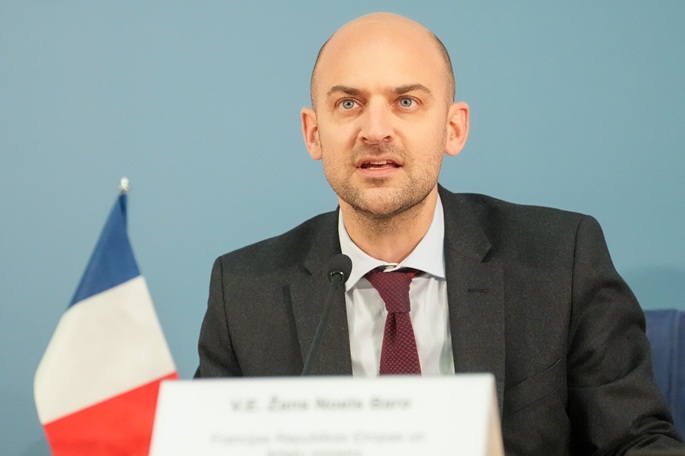 France bans entry of Israeli minister, several Jewish settlers