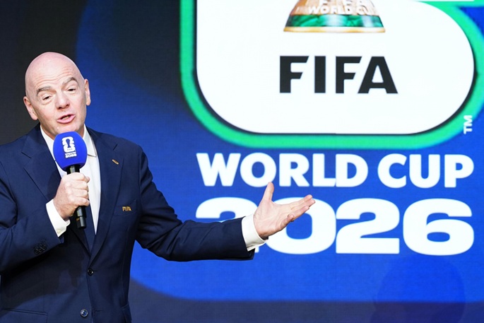 Gullit calls on FIFA president to resign over WC i